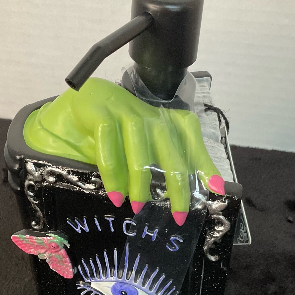 Witch's Hand Soap Dispenser - Black and Green - Picture 3 of 3